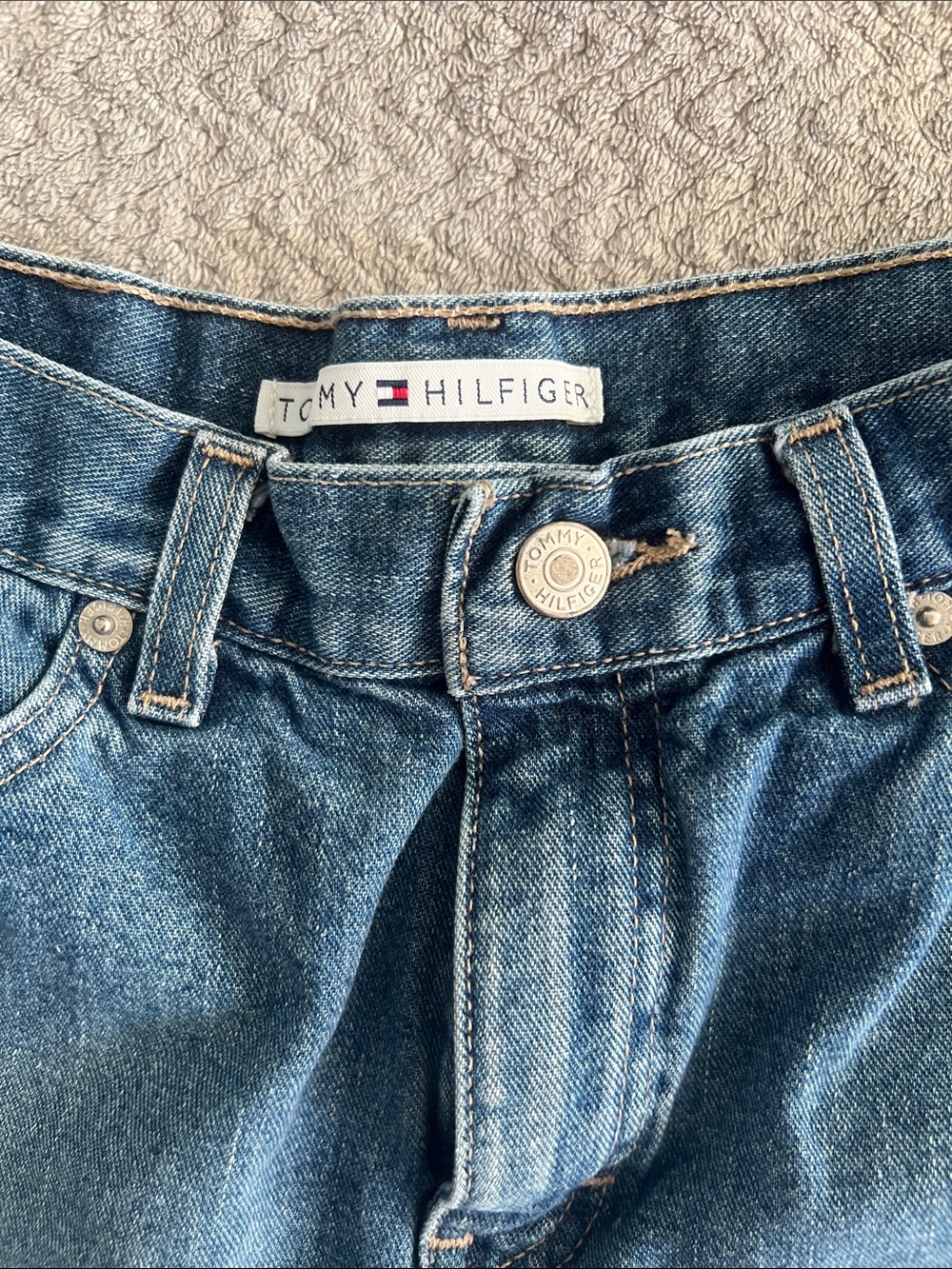 Tommy Hilfiger Medium Wash Denim Dad Jean Shorts Size 26 Mid Rise - Picture 4 of 7